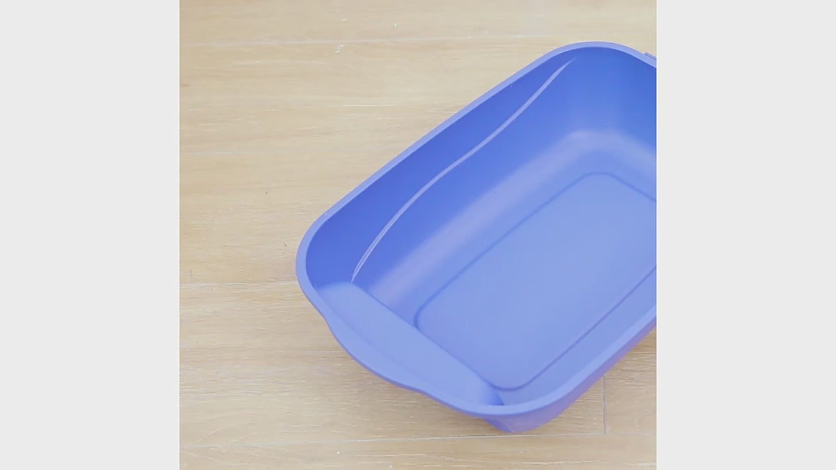 Fully enclosed cat litter box with door and activated carbon to prevent smell
